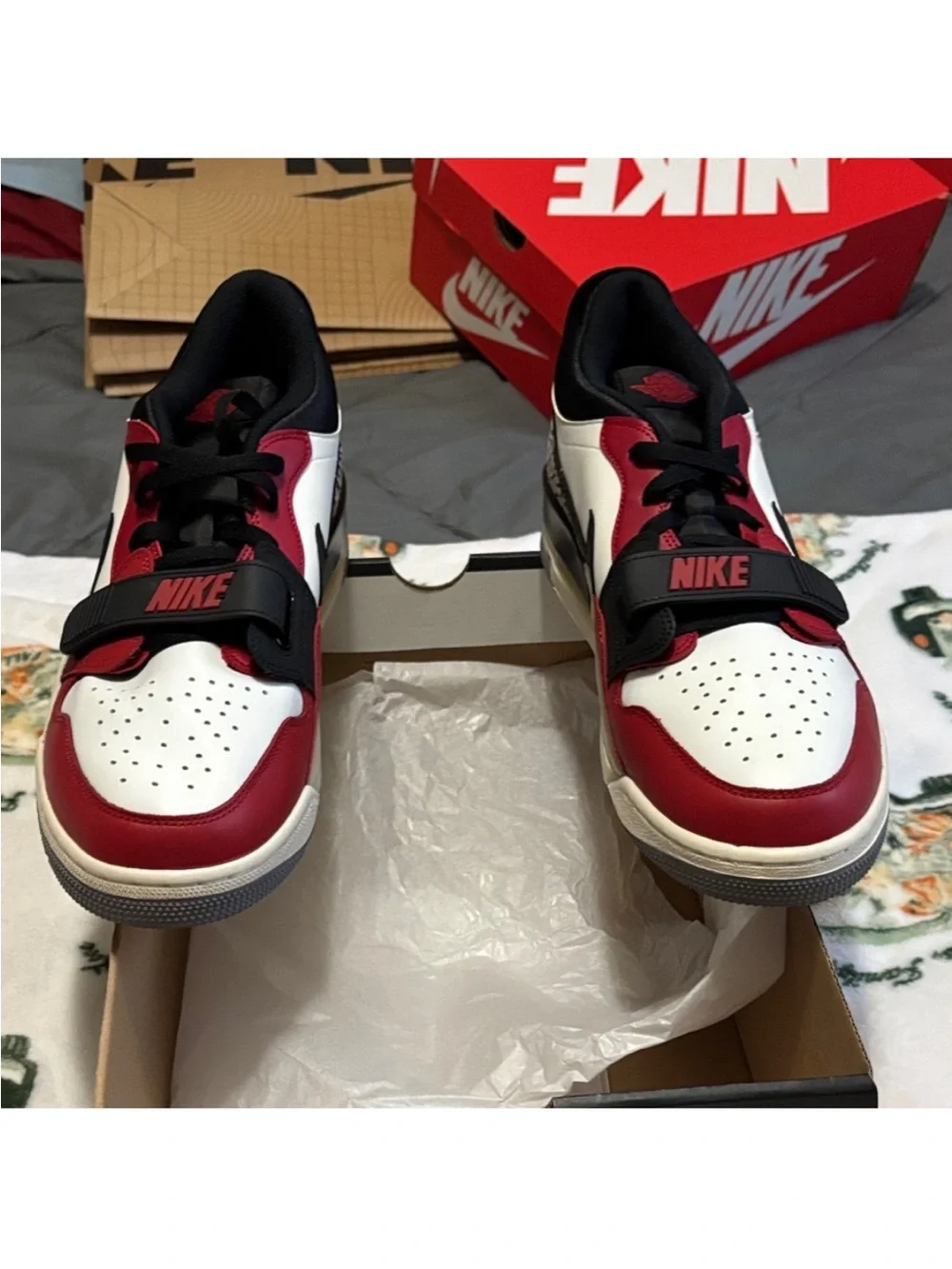 Men’s Jordan legacy 312 Low-Top Sneakers in White/Red/Black
